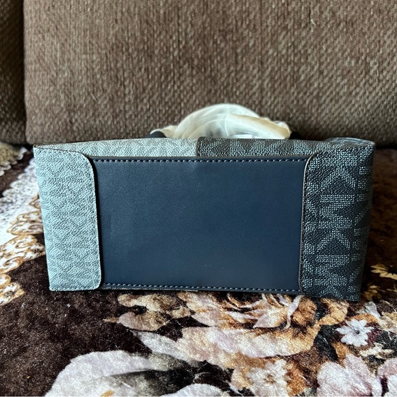 MICHAEL KORS Mercer Navy Multi Two Tone Silver-Tone Hardware Messenger Bag NWT - Picture 9 of 13